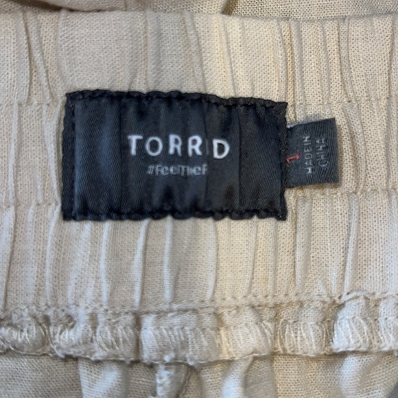 Torrid Cream Color Wide Leg Womens Capris AA19 - Picture 3 of 5